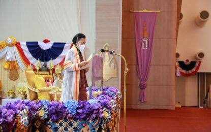 พระบาทสมเด็จพระเจ้าอยู่หัว ทรงพระกรุณาโปรดเกล้าโปรดกระหม่อมให้ สมเด็จพระกนิษฐาธิราชเจ้า กรมสมเด็จพระเทพรัตนราชสุดา ฯ สยามบรมราชกุมารี เสด็จพระราชดำเนินแทนพระองค์ ในการพระราชทานปริญญาบัตรแก่ผู้สำเร็จการศึกษาจากมหาวิทยาลัยขอนแก่น ประจำปีการศึกษา๒๕๖๔ เป็นวันสุดท้าย ณ ศูนย์ประชุมอเนกประสงค์กาญจนาภิเษก มหาวิทยาลัยขอนแก่น อำเภอเมือง จังหวัดขอนแก่น