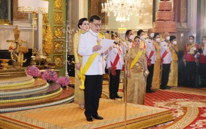 พระบาทสมเด็จพระเจ้าอยู่หัว และสมเด็จพระนางเจ้า ฯ พระบรมราชินี เสด็จออกพร้อมด้วยสมเด็จพระเจ้าลูกเธอ เจ้าฟ้าสิริวัณณวรี นารีรัตนราชกัญญา ณ พระที่นั่งจักรีมหาปราสาท พระบรมมหาราชวัง พระราชทานพระบรมราชวโรกาสให้ คณะทูตานุทูต และผู้แทนฝ่ายกงสุล เฝ้าทูลละอองธุลีพระบาท ถวายพระพรชัยมงคล เนื่องในโอกาสพระราชพิธีมหามงคลเฉลิมพระชนมพรรษา ๖ รอบ ๒๘ กรกฎาคม ๒๕๖๗