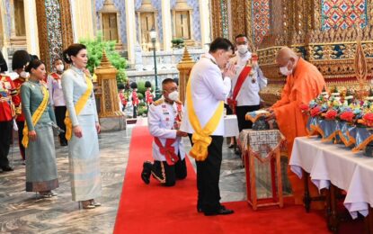 พระบาทสมเด็จพระเจ้าอยู่หัว และสมเด็จพระนางเจ้า ฯ พระบรมราชินี เสด็จพระราชดำเนินพร้อมด้วยสมเด็จพระเจ้าลูกเธอ เจ้าฟ้าสิริวัณณวรี นารีรัตนราชกัญญา ไปในการพระราชพิธีเฉลิมพระชนมพรรษา สมเด็จพระนางเจ้าสิริกิติ์ พระบรมราชินีนาถ พระบรมราชชนนีพันปีหลวง พุทธศักราช ๒๕๖๗ ณ พระอุโบสถวัดพระศรีรัตนศาสดาราม และพระที่นั่งอมรินทรวินิจฉัย พระบรมมหาราชวัง