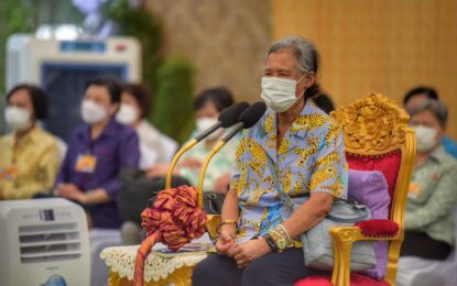 สมเด็จพระกนิษฐาธิราชเจ้า กรมสมเด็จพระเทพรัตนราชสุดา ฯ สยามบรมราชกุมารี เสด็จพระราชดำเนินไป ทรงติดตามการดำเนินงานโครงการทหารพันธุ์ดีของกองพลทหารราบที่ ๖ และกองกำลังสุรนารี ณ หน่วยเฉพาะกิจกรมทหารพรานที่ ๒๖ ฐานปฏิบัติการองอาจสุขกาย อำเภอละหานทราย จังหวัดบุรีรัมย์