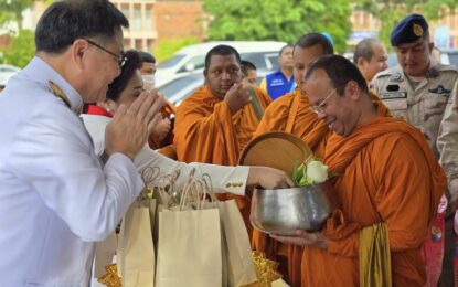 “ขจรเกียรติ ฯ”ผู้ว่าฯนครศรีธรรมราช นำพสกนิกรชาวจังหวัดนครศรีธรรมราช ร่วมประกอบพิธีเนื่องในวันนวมินทรมหาราช วันที่ระลึกถึงพระมหาราชรัชกาลที่ 9 พระผู้ทรงสถิตในดวงใจคนไทยทั้งชาติ  13 ตุลาคม 2567