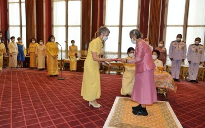 สมเด็จพระกนิษฐาธิราชเจ้า กรมสมเด็จพระเทพรัตนราชสุดา ฯ สยามบรมราชกุมารี เสด็จพระราชดำเนินไปในการพระราชทานรางวัลสมเด็จพระศรีนครินทราบรมราชชนนี ประจำปี ๒๕๖๗ ณ พระที่นั่งมูลสถานบรมอาสน์ ในพระบรมมหาราชวัง