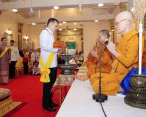 ในหลวง-พระราชินี ทรงบำเพ็ญพระราชกุศลถวายผ้าพระกฐิน วัดพระพุทธบาท จังหวัดสระบุรี