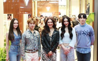 ชมพู่ อารยา ในฐานะ GUESS Girl Thailand นำทัพดารา เดียร์น่า – โยชิ – นุนิว – กองทัพ พีค อัปเทรนด์แฟชั่นใหม่ ที่ GUESS Flagship Store คอนเซ็ปต์ใหม่ที่แรกของโลก ชั้น 1 ศูนย์การค้าเซ็นทรัลเวิลด์