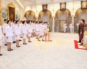 พระบาทสมเด็จพระเจ้าอยู่หัว และสมเด็จพระนางเจ้า ฯ พระบรมราชินี พระราชทานพระบรมราชวโรกาสให้นางชนากานต์  ธีรเวชพลกุล ประธานศาลฎีกา นำ ผู้พิพากษาประจำศาล รุ่นที่ ๗๘ เฝ้าทูลละอองธุลีพระบาท ถวายสัตย์ปฏิญาณก่อนเข้ารับหน้าที่