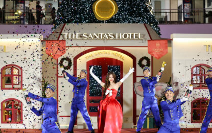 ใบเฟิร์น – พิมพ์ชนก แพ็คกระเป๋ามาเช็คอิน ที่ “THE SANTA’S HOTEL”  กับโชว์สุดพิเศษ ในงาน “MEGA HAPPINESS SEASON 2024: HOLIDAY DESTINATION”