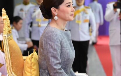 พระราชินี ทอดพระเนตรการแข่งขันกีฬาฮอกกี้น้ำแข็งคนพิการชิงแชมป์โลก และพระราชทานถ้วยรางวัลกแก่ทีมชนะเลิศ