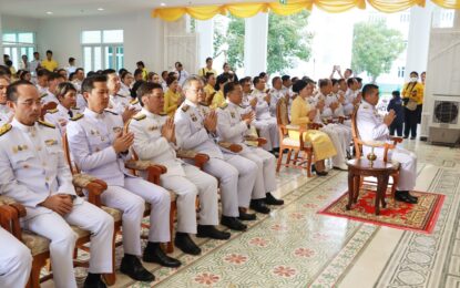 นายก อบจ.ภูเก็ต ร่วมพิธีเจริญพระพุทธมนต์และทำบุญตักบาตรถวายพระราชกุศล เนื่องในวันคล้ายวันพระบรมราชสมภพพระบาทสมเด็จพระบรมชนกาธิเบศร มหาภูมิพลอดุลยเดชมหาราช บรมนาถบพิตร วันชาติ และวันพ่อแห่งชาติ