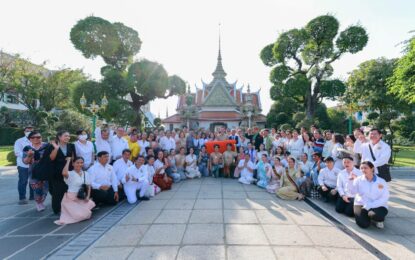 คนบันเทิงสายบุญ ร่วมงาน “ห่มผ้าพระปรางค์วัดอรุณฯ  เสริมบารมี สืบสานพระพุทธศาสนา ประจำปี ๒๕๖๘”