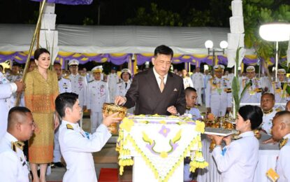 พระบาทสมเด็จพระเจ้าอยู่หัว และสมเด็จพระนางเจ้า ฯ พระบรมราชินี เสด็จพระราชดำเนินโดยรถยนต์พระที่นั่ง เสด็จพระราชดำเนินไปทรงเปิดอาคารวิจัย นวัตกรรมและถ่ายทอดเทคโนโลยีการแพทย์ ณ คณะแพทยศาสตร์ มหาวิทยาลัยสงขลานครินทร์ วิทยาเขตหาดใหญ่ อำเภอหาดใหญ่ จังหวัดสงขลา และเสด็จพระราชดำเนินไปทรงประกอบพิธีวางศิลาฤกษ์ และทรงเปิดอาคารที่ทำการศาลแขวงสงขลา ณ อาคารที่ทำการศาลแขวงสงขลา อำเภอเมืองสงขลา จังหวัดสงขลา