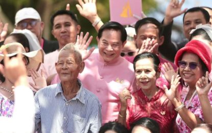 สีสันวันแห่งความรัก ‘พีระพันธุ์ สาลีรัฐวิภาค’ เปิดงาน ‘รักที่สุด กลางสมุทรอันดามัน’